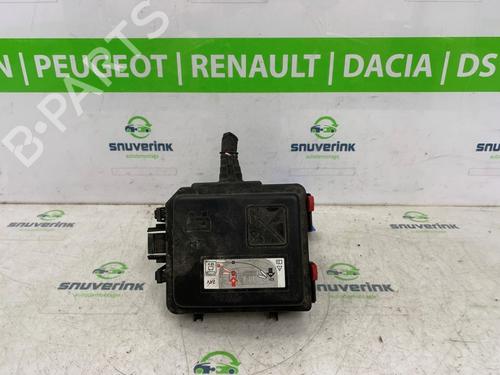 Used Fuse box Fuse box 26202529 26202529