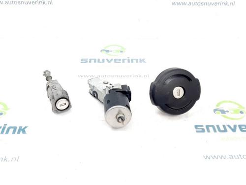 Used Ignition barrel PEUGEOT 308 SW II (LC_, LJ_, LR_, LX_, L4_) 1.6 BlueHDi 120 (120 hp) 13902364