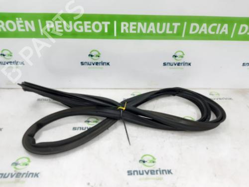 Used Rubber door seal RENAULT CAPTUR II (HF_) TCe 130 (HFMF) (131 hp) 19102814