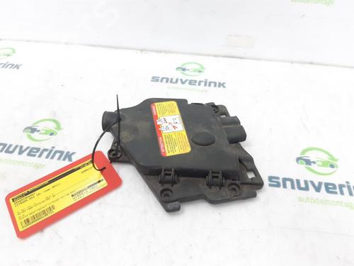 Used Fuse box Fuse box 15795693 15795693