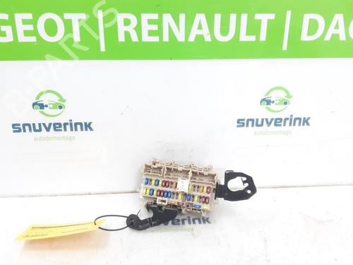 Used Fuse box Fuse box 18661938 18661938