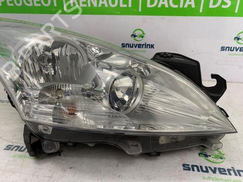 Right headlight PEUGEOT 5008 (0U_, 0E_) 1.6 16V | BP25980345C29