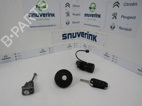 Contactslot PEUGEOT 208 I (CA_, CC_) 1.2 VTI 82 (82 hp) 13323408