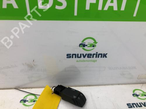 Used Steering wheel controls Steering wheel controls 17676648 17676648