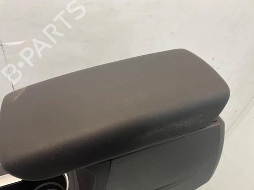 Armrest / Center console RENAULT CAPTUR II (HF_) TCe 140 (HFN0) | BP30186418I20
