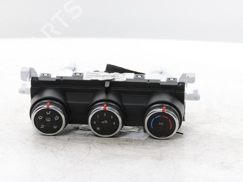 Used Climate control Climate control 38111231 38111231