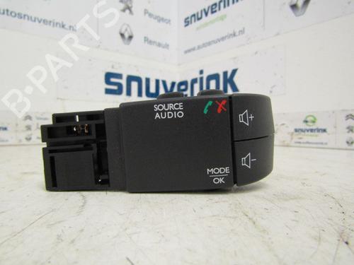 Used Steering wheel controls RENAULT TWINGO II (CN0_) 1.2 16V (CN04, CN0B) (75 hp) 24162705