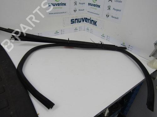 Used Door moulding trim CITROËN C5 I Break (DE_) 2.0 16V (DERFNF, DERFNC, RERFNC) (136 hp) 13189995
