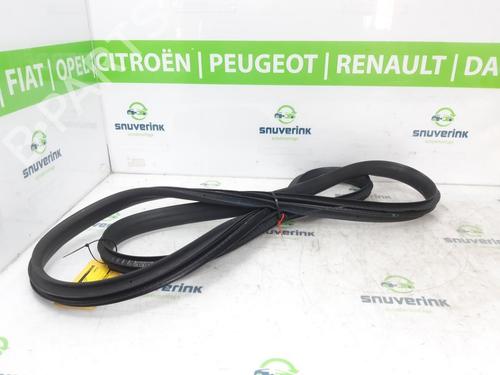 Used Rubber door seal RENAULT CAPTUR II (HF_) TCe 140 (HFN0) (140 hp) 21194227