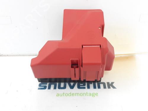 caja-reles-fusibles-renault-clio-v-b7_-10-tce-90-b7mt-243124712r-243806la0a-2019-22393091 main image