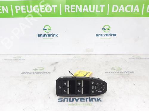 Used Switch RENAULT MEGANE E-TECH SUV EV60 (BNJ1) (218 hp) 24418285