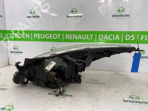 Right headlight PEUGEOT 5008 (0U_, 0E_) 1.6 16V | BP25980345C29