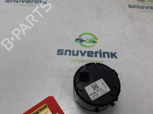 Switch CITROËN DS5 2.0 HDi 200 Hybrid4 All-wheel Drive | BP30185409I30 