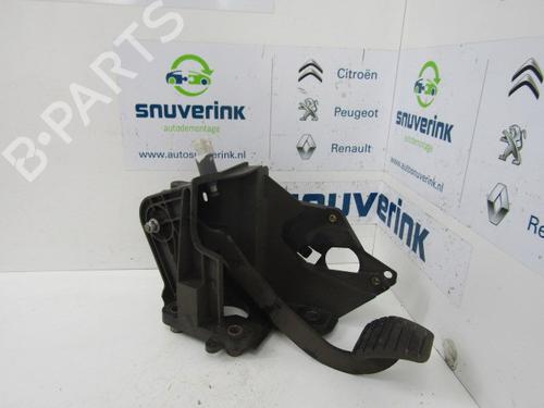 bremsepedal-renault-master-iii-platformchassis-ev-hv-uv-23-dci-125-fwd-ev0c-ev0d-ev0j-hv0c-hv0d-hv0h-8200672235465107702r-2010-17982240 main image