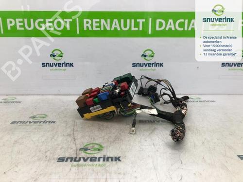 Used Fuse box Fuse box CITROËN C3 III (SX) 1.2 THP 110 (SXHNPS, SXHNZT, SXHNZ6) (110 hp) 40580232 40580232