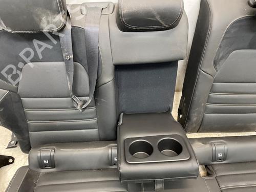 Siège arrière RENAULT ARKANA I (LCM_, LDN_) 1.6 E-TECH 145 (LDMU) | BP30758367C17