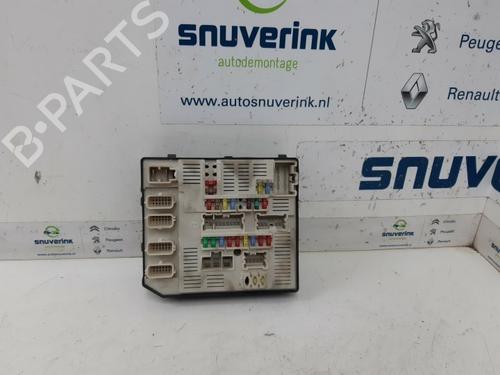 Used Fuse box RENAULT LAGUNA III Grandtour (KT0/1) 2.0 dCi (KT0M, KT0N, KT0S, KT19, KT1F) (173 hp) 10799111