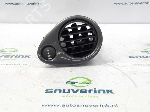 Used Air vent RENAULT CLIO III (BR0/1, CR0/1) 1.2 16V (BR0P, CR0P) (101 hp) 13192469