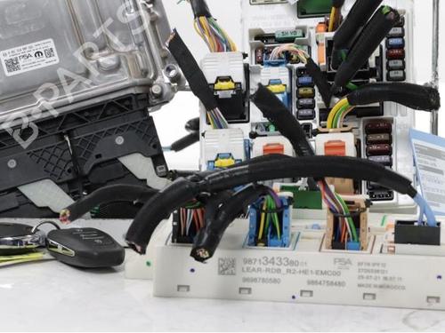 Used Engine control unit (ECU) Engine control unit (ECU) PEUGEOT 3008 III (KA_, KB_, KC_) Plug-in Hybrid 195 (KBDGK3) (194 hp) 39507955 39507955