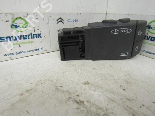 Used Steering wheel controls RENAULT TWINGO II (CN0_) 1.2 16V (CN04, CN0B) (75 hp) 24162575
