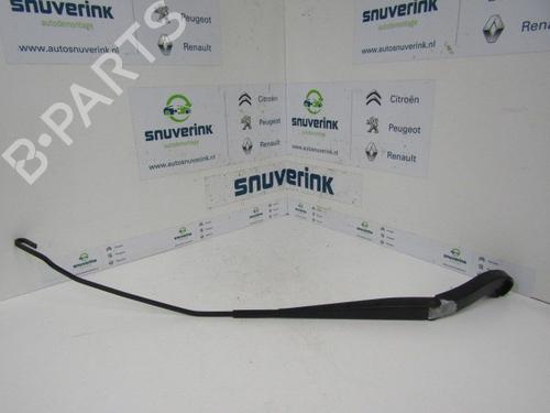 Used Front windshield wiper arm Front windshield wiper arm 21111582 21111582