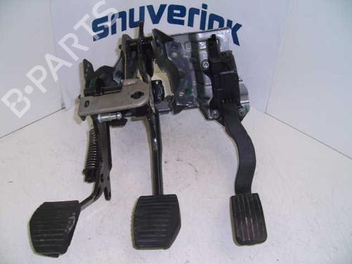 Pédale d'embrayage PEUGEOT 207 SW (WK_) 1.6 16V (120 hp) 24162093