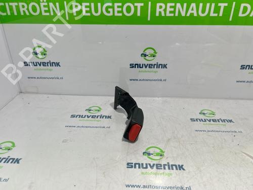 Sikkerhetsbelte-spenne PEUGEOT 208 I (CA_, CC_) 1.2 THP 110 (110 hp) 18661653