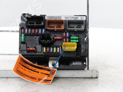 Used Fuse box Fuse box 38264172 38264172