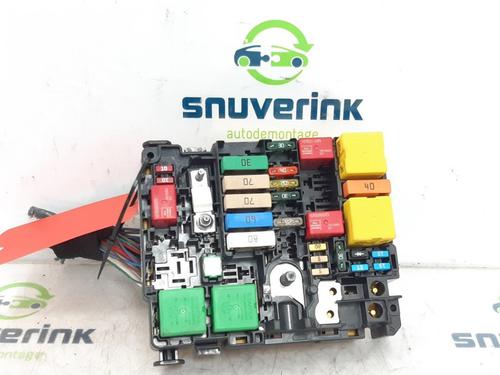 Used Fuse box Fuse box 15795631 15795631