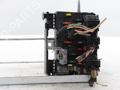 Used Fuse box Fuse box 38264167 38264167