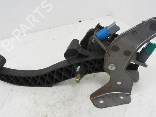 Used Clutch pedal RENAULT SCÉNIC II (JM0/1_) 1.9 dCi (JM0G, JM12, JM1G, JM2C) (120 hp) 24161559