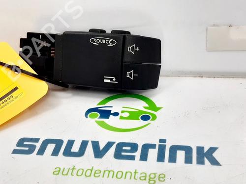 Used Steering wheel controls Steering wheel controls 13193342 13193342