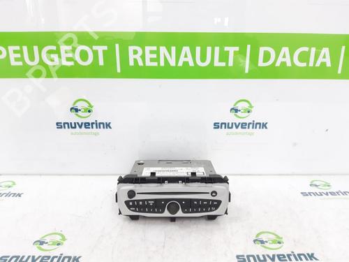 Bilradio RENAULT TWINGO II (CN0_) 1.2 16V (CN04, CN0B) (75 hp) 10806839