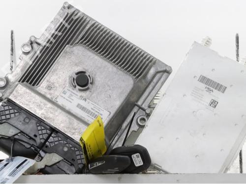 Used Engine control unit (ECU) Engine control unit (ECU) PEUGEOT 308 III (FB_, FH_, FP_, F3_, FM_) PureTech 130 (FPHNSL, FPHNST) (131 hp) 33697188 33697188