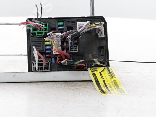 Used Fuse box Fuse box 37872883 37872883