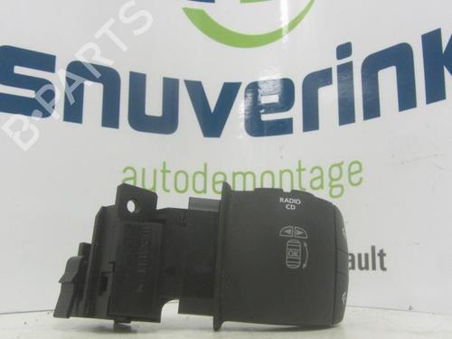 steering-wheel-controls-renault-megane-iii-hatchback-bz01_-b3_-2008-40563302 main image