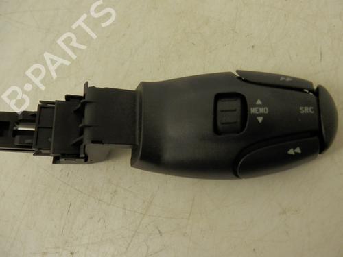 Used Steering wheel controls PEUGEOT 206 Hatchback (2A/C) 1.4 i (75 hp) 21110367