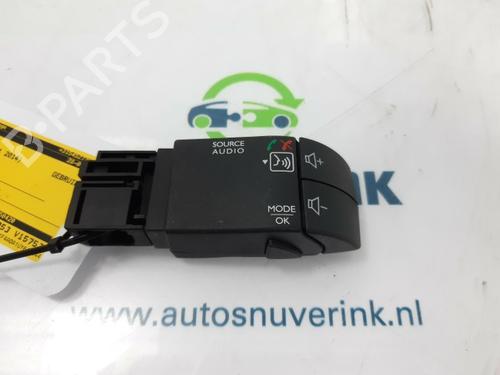 Used Steering wheel controls NISSAN PRIMASTAR Van (X83) 2.0 dCi 90 (90 hp) 13192791