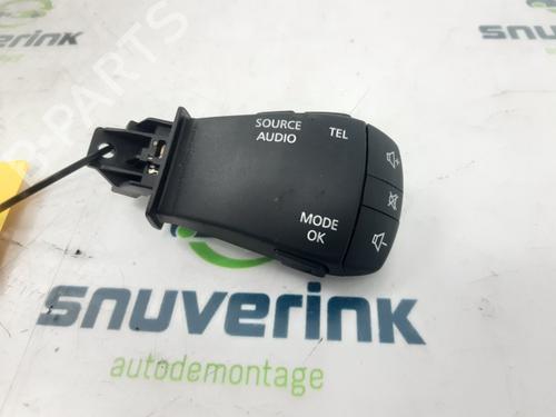 Used Steering wheel controls RENAULT MEGANE IV Grandtour (K9A/M/N_) 1.5 dCi 110 (110 hp) 17122457