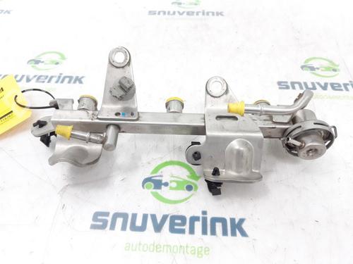 Used Injection rail Injection rail 13325084 13325084