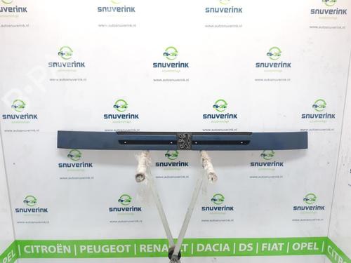Used Grille PEUGEOT BOXER Bus (230P) 2.8 HDI (128 hp) 24164728