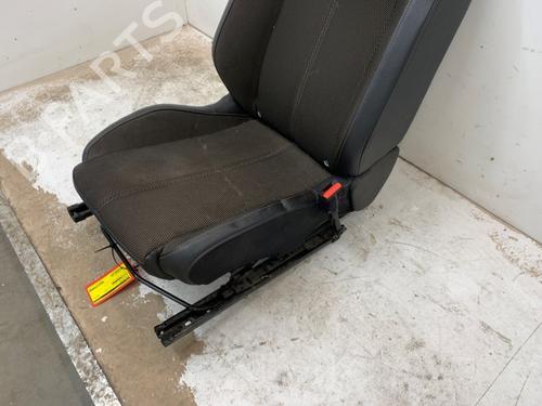 Right front seat DS DS 3 / DS 3 CROSSBACK (UR_, UC_, UJ_) 1.2 PureTech 100 (URHNKK, URHNEK) | BP27688164C16 - Image 4