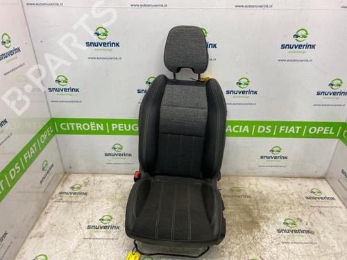 left-front-seat-renault-austral-2022-40542120 main image
