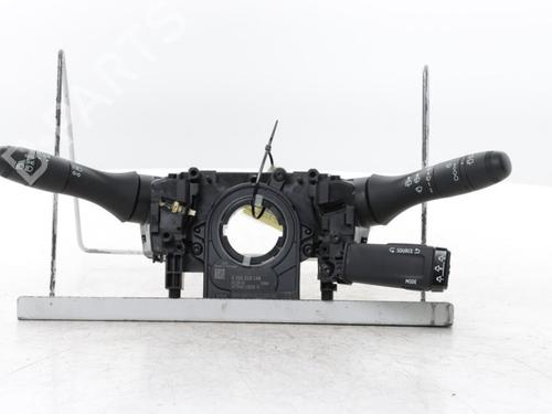 Commodo Essuie Glace / Phare Commodo Essuie Glace / Phare RENAULT CLIO V (B7_) 1.0 TCe 90 (B7MT) (91 hp) 33935196 33935196