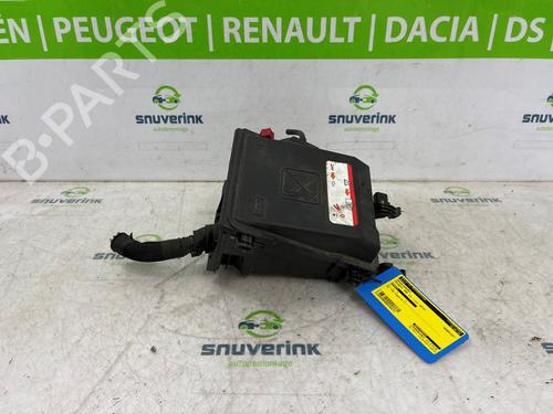 Used Fuse box Fuse box 26202575 26202575