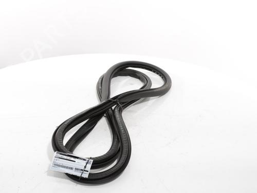 Used Rubber door seal PEUGEOT 3008 III (KA_, KB_, KC_) e-210 (KCZKZX) (213 hp) 31261051