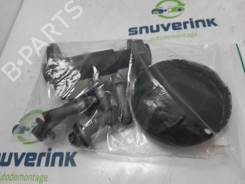 Used Right front steering knuckle Right front steering knuckle RENAULT MASTER III Platform/Chassis (EV, HV, UV) 2.3 dCi 165 RWD (HV0P, HV0U, HV10, HV12, UV0P, UV0U,... (163 hp) 40572430 40572430