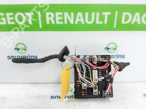 Used Fuse box RENAULT SCÉNIC III (JZ0/1_) 1.4 16V (JZ0F, JZ1V) (131 hp) 19060553