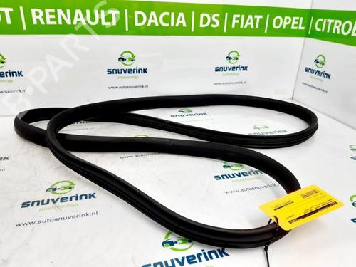 Used Rubber door seal RENAULT CLIO IV Grandtour (KH_) 0.9 TCe 90 (90 hp) 21599897