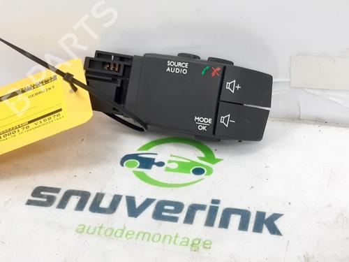 Used Steering wheel controls Steering wheel controls 13194031 13194031